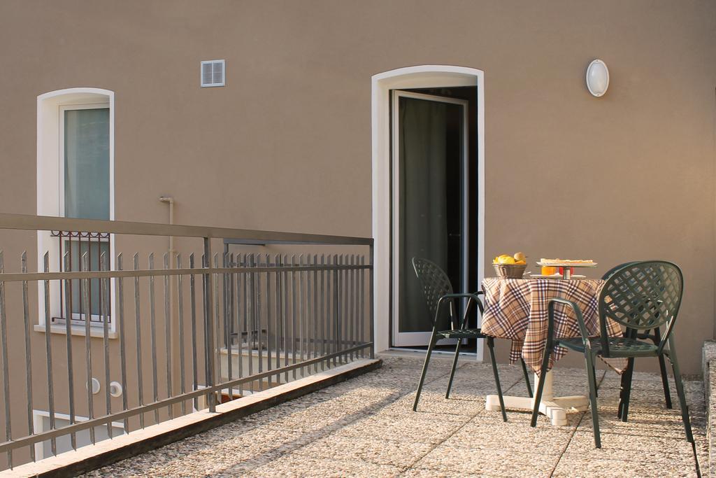 Bed and Breakfast Le Dolcezze Кроне Экстерьер фото